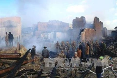 Thị trấn Dukezong tiêu điều sau vụ hỏa hoạn. (Nguồn: THX/ TTXVN) 