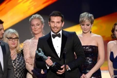 Dàn diễn viên của bộ phim bối cảnh thập niên 70 ''American Hustle.' (Nguồn: Getty Images)'