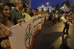 Hy Lạp thông qua kế hoạch tư nhân hóa ngành điện gây tranh cãi