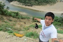 Anh Đinh Xuân Bình kể lại câu chuyện khi xảy ra tai nạn. (Ảnh: Trang Trang/Vietnam+)