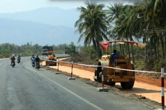 Bảo đảm tiến độ mở rộng quốc lộ 1 và đường Hồ Chí Minh 