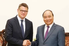 Thủ tướng Nguyễn Xuân Phúc tiếp ông Boris Rhein, Bộ trưởng Bộ Khoa học và Nghệ thuật bang Hessen, Cộng hòa Liên bang Đức. (Ảnh: Thống Nhất/TTXVN)