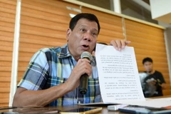 Tổng thống Rodrigo Duterte phát biểu trong cuộc họp báo đầu tiên kể từ khi ông tuyên bố đắc cử Tổng thống, tại thành phố Davao, đảo Mindanao, miền nam Philippines ngày 16/5. (Nguồn: AFP/TTXVN)