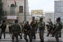 Lực lượng an ninh Israel được triển khai để đối phó với người biểu tình Palestine tại Bethlehem, Khu Bờ Tây. (Nguồn: AFP/TTXVN)