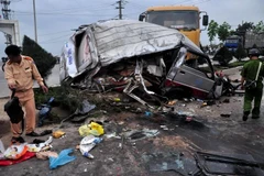 Tai nạn giao thông nghiêm trọng, ít nhất 12 người bị thương 