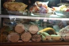 Giá giò, chả tăng 10% chỉ sau hơn 1 tháng (Quỳnh Trang/Vietnam+)