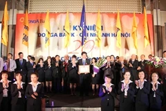 Chi nhánh DongA Bank Hà Nội kỷ niệm 20 năm ngày thành lập (17/9/1993-17/9/2013).