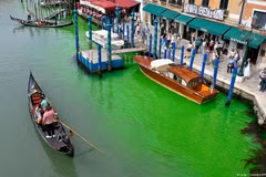 Vùng nước xanh kỳ lạ tại kênh Grand. (Nguồn: DW)
