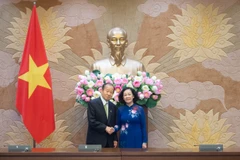 Chủ tịch Nhóm Nghị sỹ Hữu nghị Việt Nam-Nhật Bản Trương Thị Mai cùng Chủ tịch Liên minh Nghị sỹ Hữu nghị Nhật Bản-Việt Nam Nikai Toshihiro. (Nguồn: Cổng Thông tin Điện tử Quốc hội nước Cộng hòa Xã hội Chủ nghĩa Việt Nam)