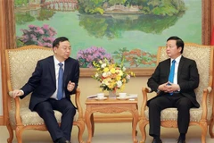 Phó Thủ tướng Trần Hồng Hà tiếp Chủ tịch Công ty BYD (Trung Quốc) Wang Chuanfu. (Ảnh: TTXVN)