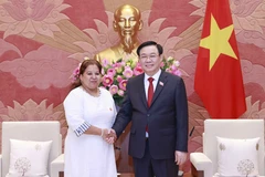 Chủ tịch Quốc hội Vương Đình Huệ tiếp Tổng Thư ký Hội Liên hiệp Phụ nữ Cuba Teresa Amarelle Boúe. 
