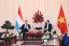 Chủ tịch UBND Thành phố Hồ Chí Minh Phan Văn Mãi tiếp Thủ tướng Đại công quốc Luxembourg Xavier Bettel (Ảnh: Xuân Khu/TTXVN)