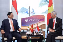 Thủ tướng Phạm Minh Chính gặp Thủ tướng Singapore Lý Hiển Long