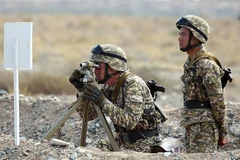 Binh sỹ Kyrgyzstan tham gia cuộc tập trận "Sứ mệnh hòa bình" ở Balykchy, ngày 19/9/2016. (Ảnh: EPA/TTXVN)