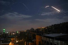 Hệ thống phòng không Syria đánh chặn một tên lửa của Israel trên bầu trời thủ đô Damascus ngày 21/1/2019. Ảnh: AFP/TTXVN