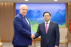 Thủ tướng Phạm Minh Chính tiếp ông Ziad Hab al-Reeh, Bộ trưởng Nội vụ Nhà nước Palestine. (Ảnh: Dương Giang-TTXVN)