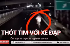 Thót tim với xe đạp liều lĩnh đi trên cao tốc suýt bị ôtô đâm