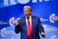 Cận kề phút chót bầu cử, ông Trump bất ngờ tuyên bố nắm chắc 96,2% phần thắng