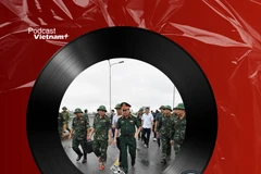 Tin nóng 10/9: Hàng trăm bộ đội lắp đặt cầu phao sau vụ sập cầu Phong Châu