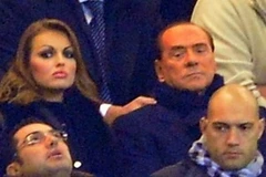 Ông Berlusconi và bạn gái mới Pascale (Nguồn: AFP)