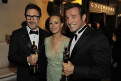 Đạo diễn Hazanavicius cùng vợ Berenice Bejo và diễn viên Jean Dujardin (Nguồn: AP)