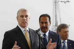 Hoàng tử Anh Andrew là người khai trương tháp Shard cùng Thủ tướng Qatar Hamad bin Jassem al-Thani.(Nguồn: Reuters)