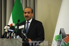 Chủ tịch Liên minh dân tộc Syria Ahmed al-Jarba trong cuộc họp báo tại Istanbul, Thổ Nhĩ Kỳ ngày 7/10. THX/ TTXVN