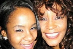 Whitney Houston và con gái Bobb Kristina (Nguồn: Us)