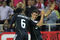 Ronaldo ăn mừng cùng Adebyor (Nguồn: Getty)