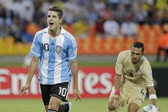 Thần đồng Lamela ghi cả hai bàn giúp Argentina đi tiếp (Nguồn: Reuters)