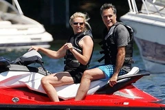 Ông Mitt Romney và vợ Ann Romney (Nguồn: AP)