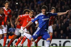 Frank Lampard ghi bàn từ chấm 11m trong trận thắng Benfica 2-1 (Nguồn: Getty Images/AFP)