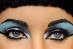Cặp mắt xanh huyền thoại trong Cleopatra (Nguồn: Internet).