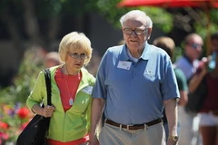 Ông Warren Buffet và vợ (Nguồn: Getty)