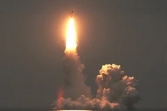 Tên lửa đạn đạo Bulava nổ ngay sau khi rời bệ phóng (Nguồn: RIA)