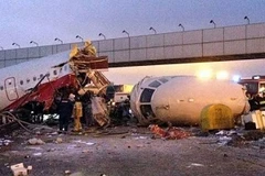 Công bố nguyên nhân máy bay Nga lao ra đường cái