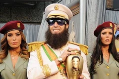 Danh hài Anh gây sốc trên thảm đỏ của giải Oscar