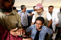 Một thành viên phe nổi dậy bị thương ở Misrata khi quân chính phủ tấn công vào đây ngày 8.6 (Nguồn: Reuters)