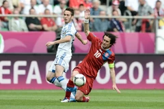 Rosicky (10) bị chấn thương ở trận gặp Hy Lạp (Nguồn: Getty Images)