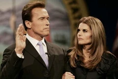 Ông Schwarzenegger và vợ trong lễ tuyên thệ nhậm chức Thống đốc năm 2006 (Nguồn: LA Times).