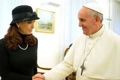 Giáo hoàng Francis tiếp đón Tổng thống Argentina Cristina Kirchner ngày 18/3 (Nguồn: AFP)