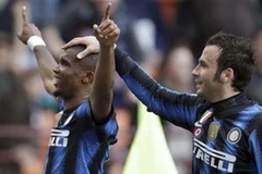 Bộ đôi Eto'o - Pazzini đã góp công lớn vào chiến thắng của Inter (Nguồn: AP)