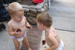 Clip ngôn ngữ trẻ sinh đôi gây sốt trên internet