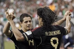 Chicharito và De Nigris là những người hùng của Mexico (Nguồn: AP)