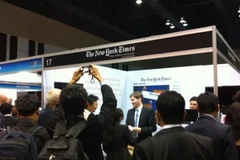 Gian hàng của New York Times tại World Newspaper Congress luôn thu hút rất đông đại biểu tới tìm hiểu về Paywall (Ảnh: Vietnam+)