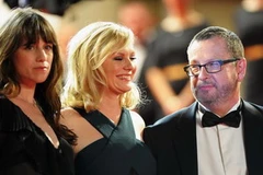 Đạo diễn Lars von Trier (phải) và ngôi sao Kirsten Dunst trong buổi ra mắt phim “Melancholia” tại Cannes (Nguồn: Getty)