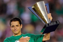 Với 7 bàn thắng đưa Mexico lên ngôi vô địch Gold Cup 2011, Chicharito đã đoạt cả danh hiệu Vua phá lưới lẫn Cầu thủ xuất sắc nhất giải.
