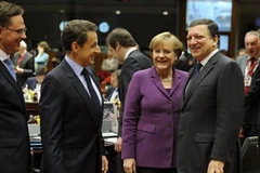 Từ trái qua là Thủ tướng Phần Lan Jyrki Katainen, Tổng thống Pháp Nicolas Sarkozy, Thủ tướng Đức Angela Merkel và Chủ tịch Ủy ban châu Âu Jose Manuel Barroso tại hội nghị thượng đỉnh EU tại Brussels (Nguồn: AFP/Getty Images)