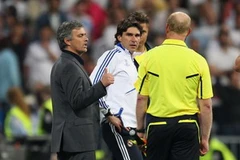 Mourinho bị đuổi vì giễu cợt trọng tài trong trận lượt đi (Nguồn: Getty)
