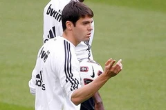 Mẹ Kaka vô tình tiết lộ con mình sẽ đến Chelsea?